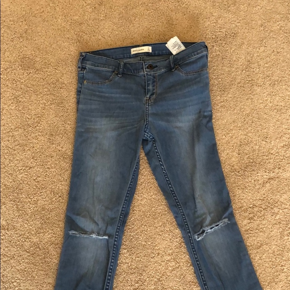 Ripped abercrombie jeggings